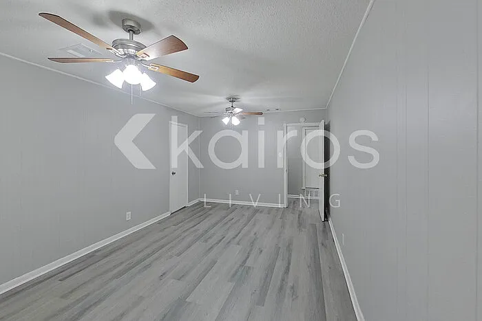 111 Evelyn St — Photo 15