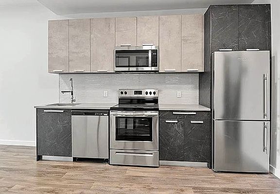 4th image of 2733 E 12th St #C