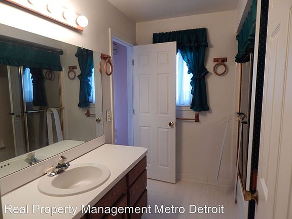 3rd image of 42160 Lochmoor St