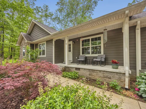 27 Lightning Bug Ln, Sewanee, TN 37375