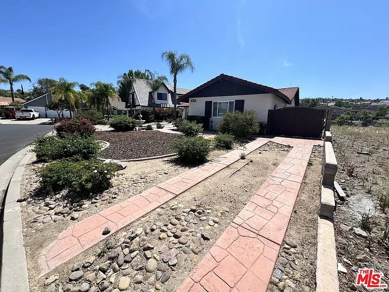 21963 Strawberry Ln — Photo 2