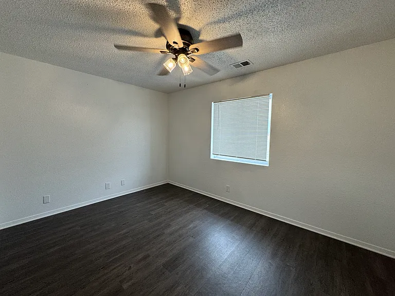 Prairie View Apartments — Photo 28