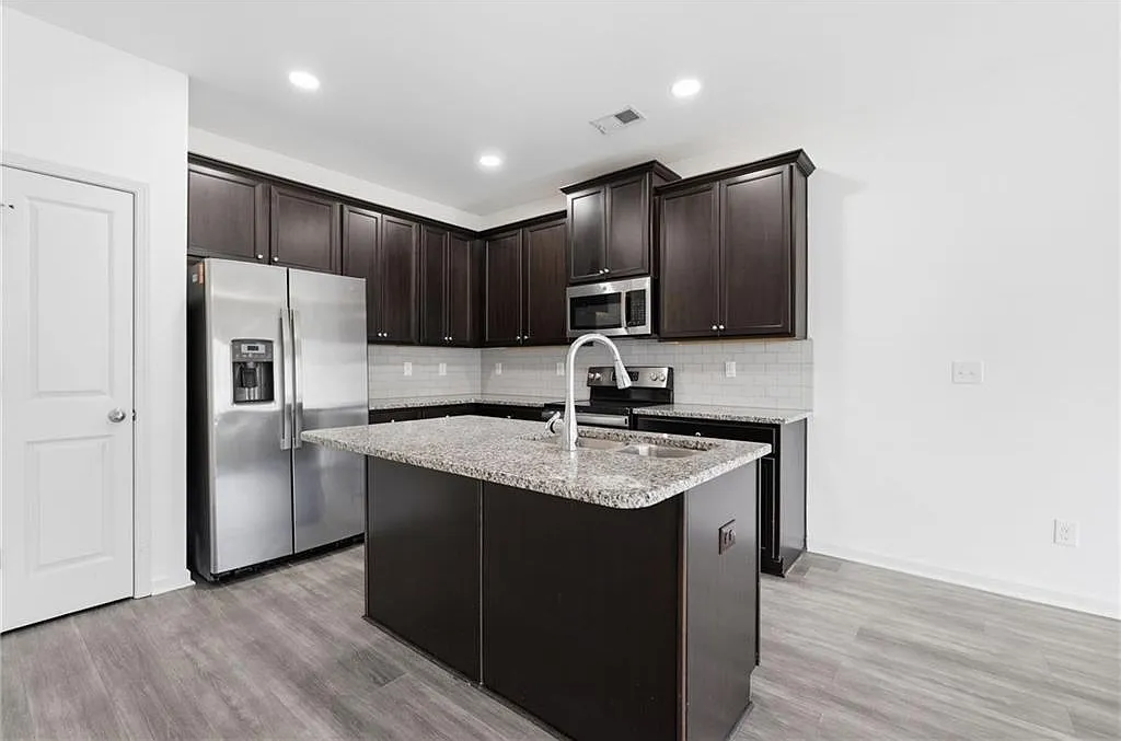 3 bed, 2.5 bath, 1512 sqft, $2,195 — Photo 1