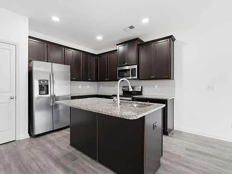 7134 Gladstone Cir — Photo 1
