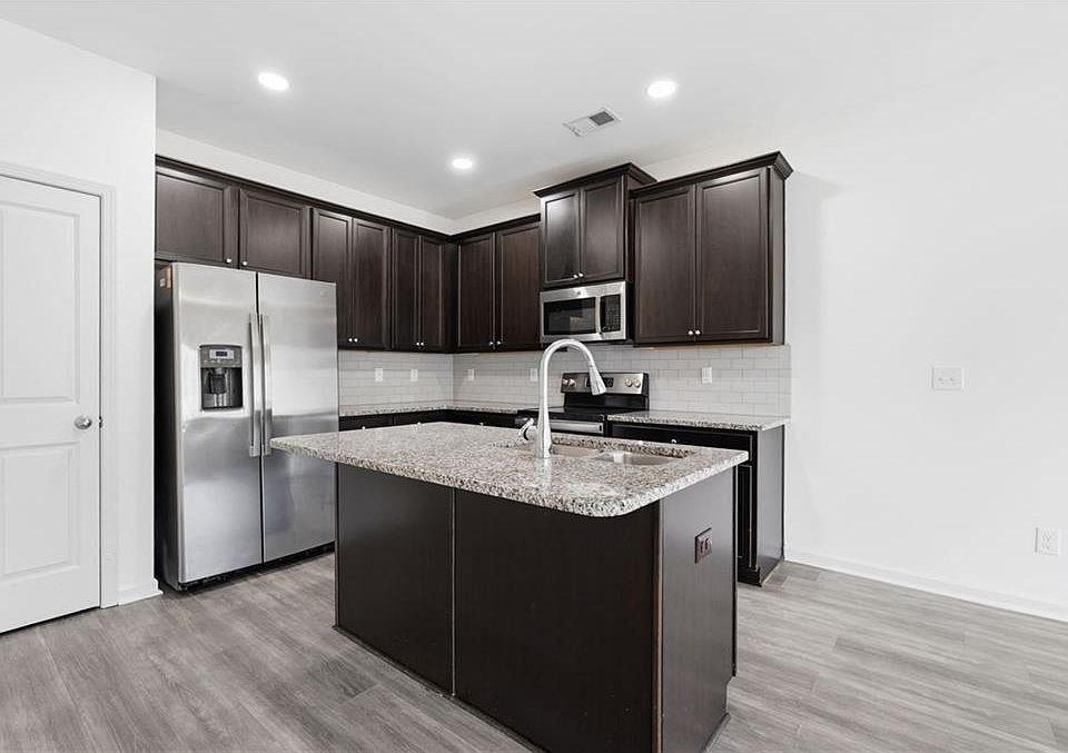 1st image of 7134 Gladstone Cir