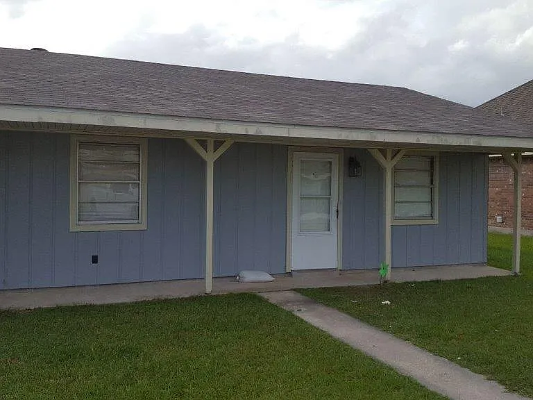 901 Hampton Ln #C — Photo 1