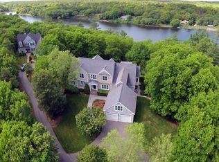9R King Fisher Ln, Plymouth, MA 02360