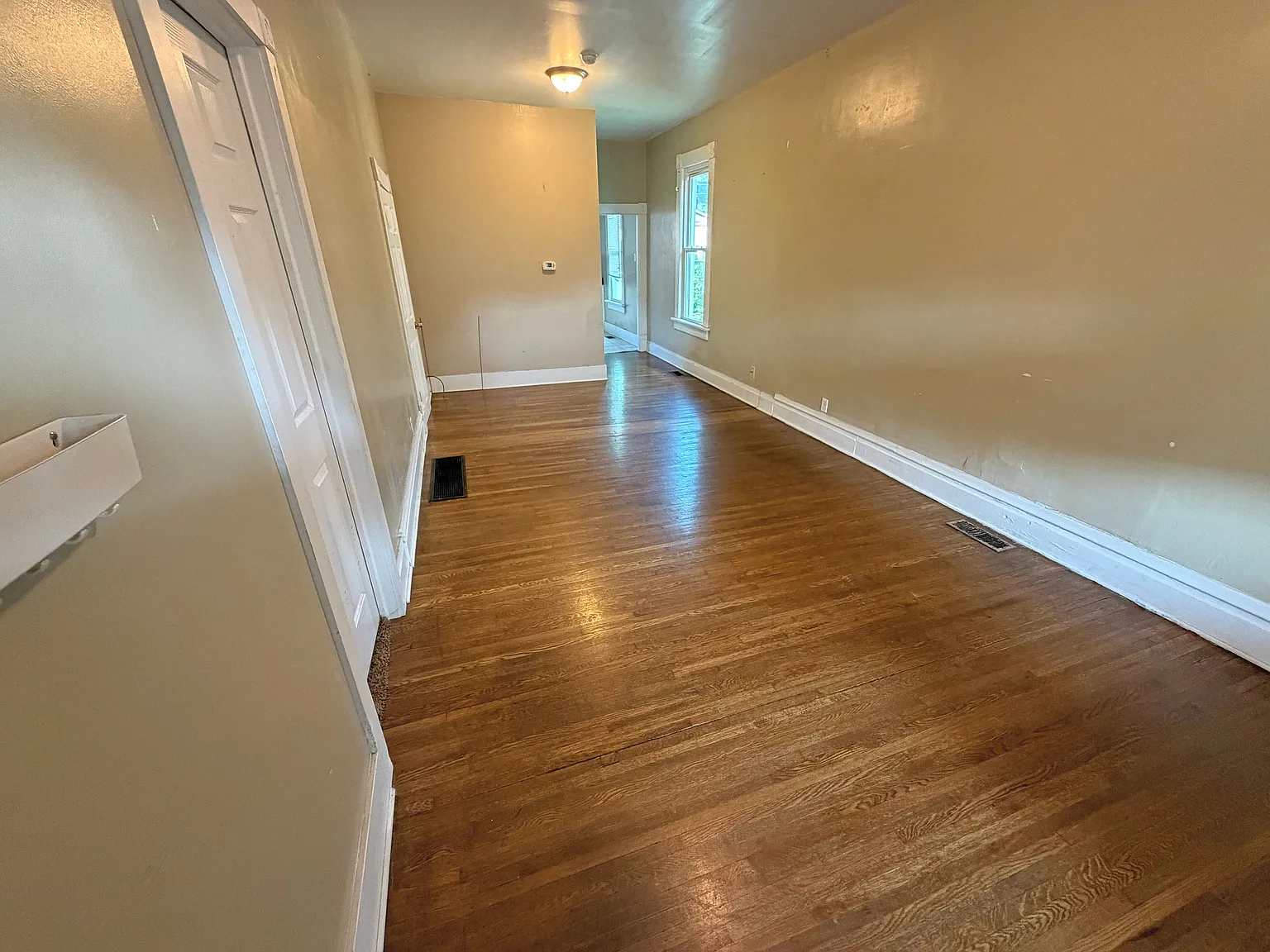 1490 Indianola Avenue — Photo 4