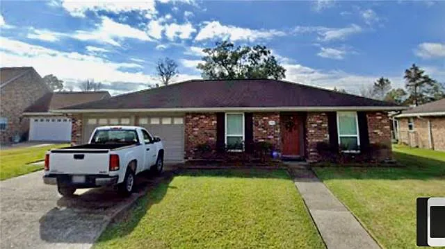 140 Magnolia Dr