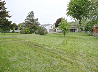2118 Robert Dr, Niagara Falls, NY 14304