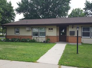 802 W Marion St APT 2A, Manchester, IA 52057
