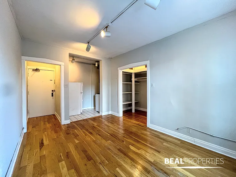 511 West Melrose — Photo 6