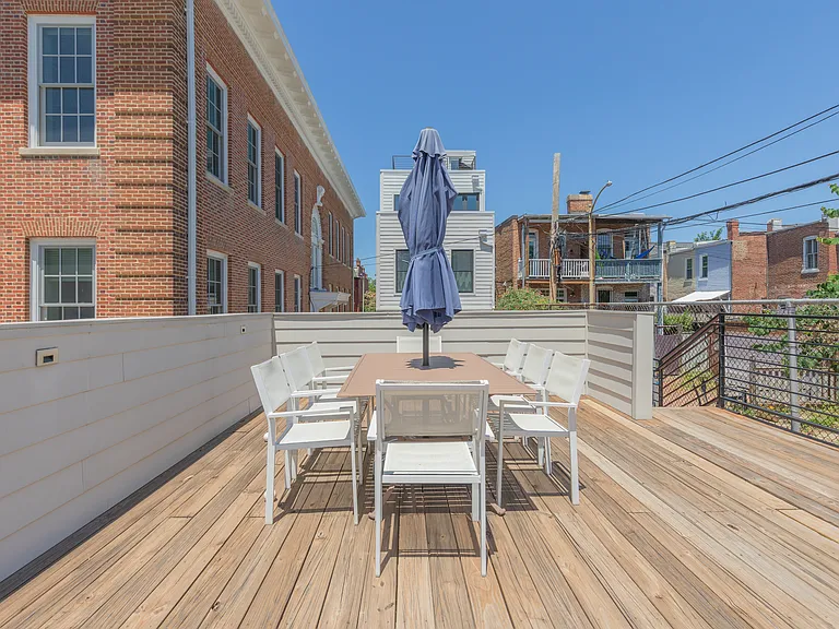 901 D St NE #1 — Photo 34