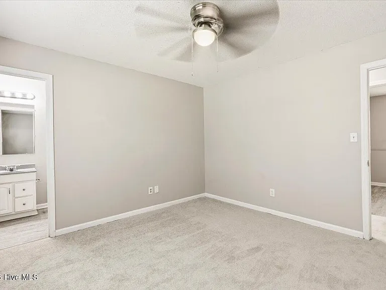 1910 Neptune Dr — Photo 19