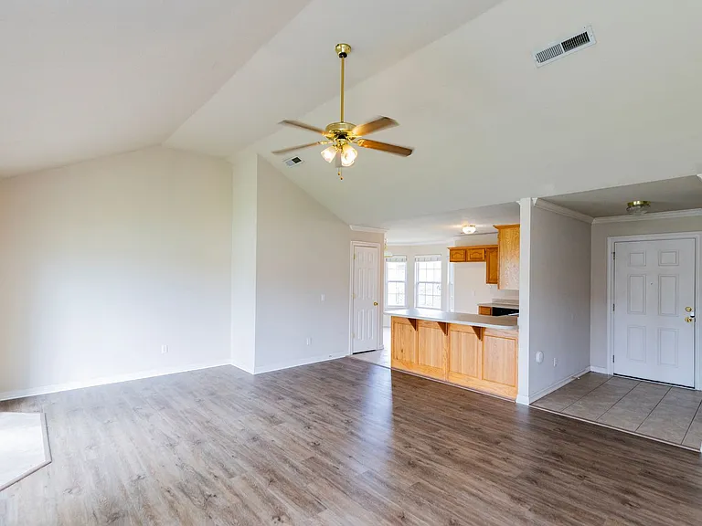 255 Ravenwood Rd #B — Photo 4