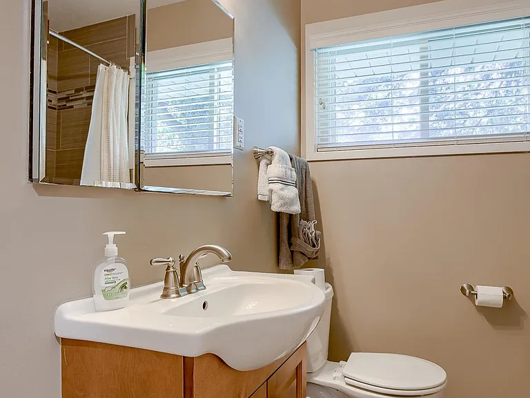 2425 S 47th St — Photo 12