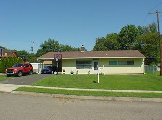 41 Fawn Ln, Levittown, PA 19055