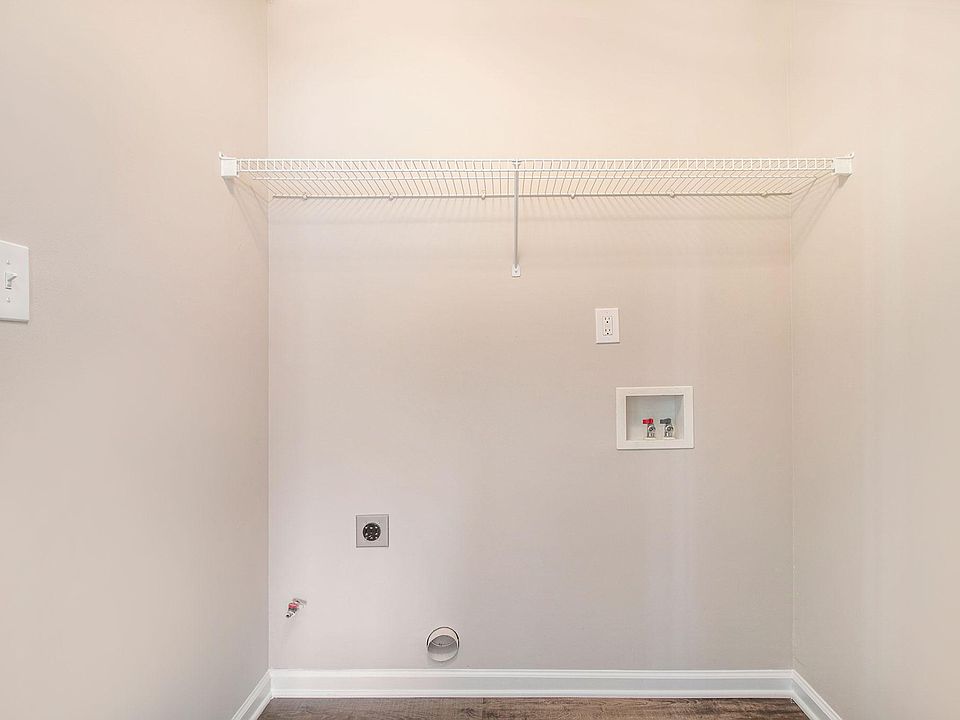 1st image of 80 Courtyard Dr