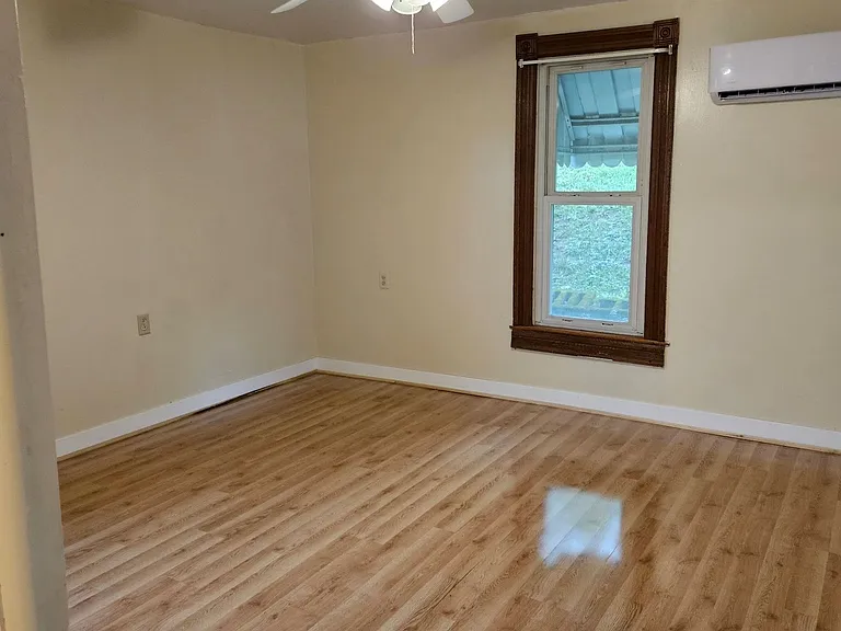 1118 Gladden St — Photo 5