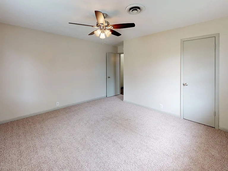 2702 Bolivar St — Photo 9