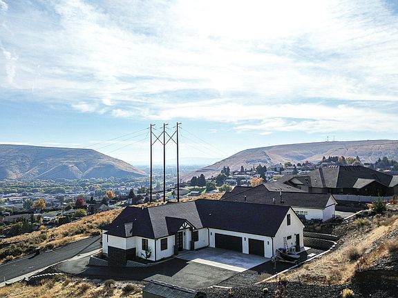 3rd image of 1101 Heritage Hills Dr