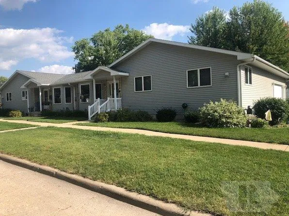 209 4th Ave S, Clear Lake, IA 50428