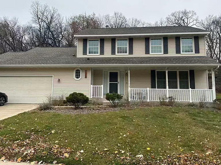 1951 Fox Valley Dr SW — Photo 2