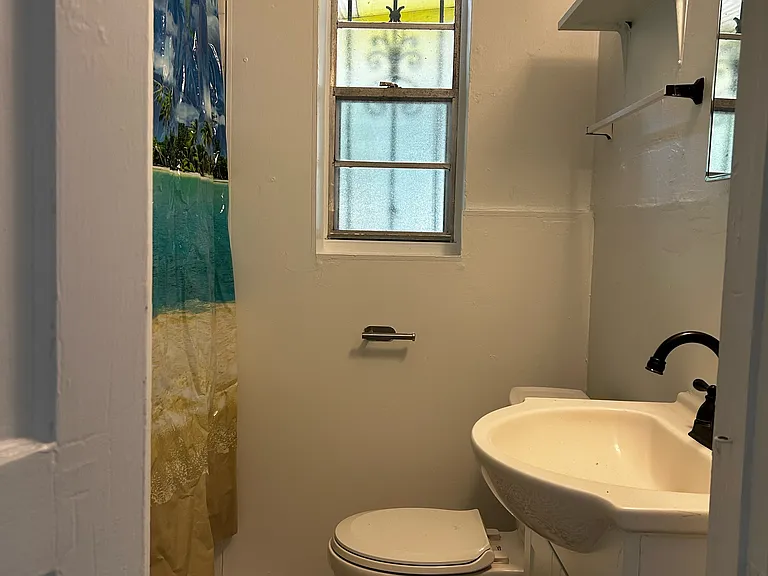 1012 NE 1st Ave — Photo 8