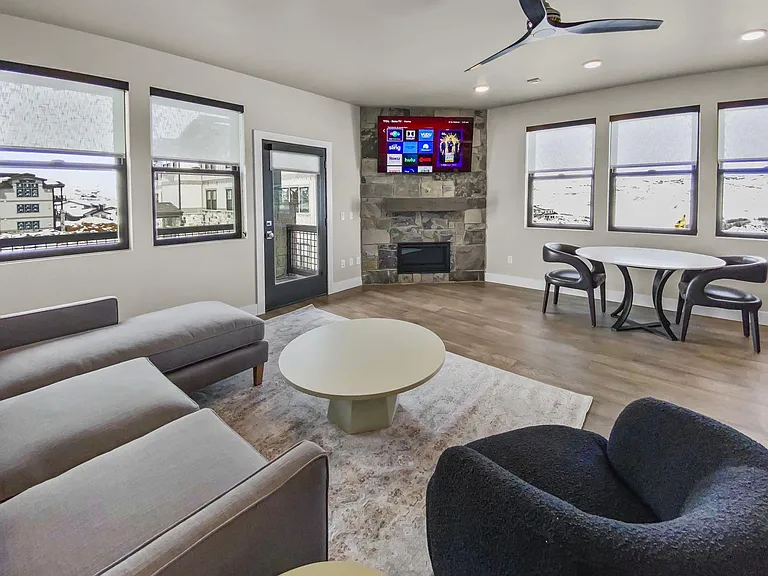 1145 W Helling Cir #204 — Photo 5