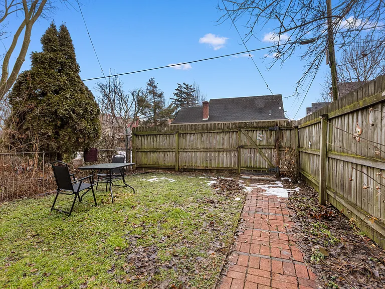 138 E James St #2 — Photo 8