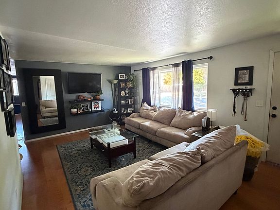 2nd image of 3070 N Tattenham Ave