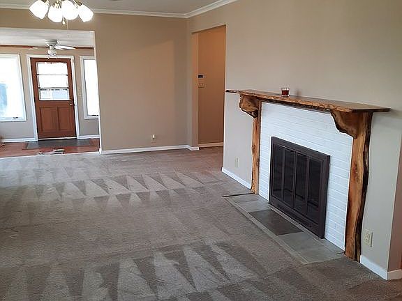 2nd image of 1920 Country Club Dr