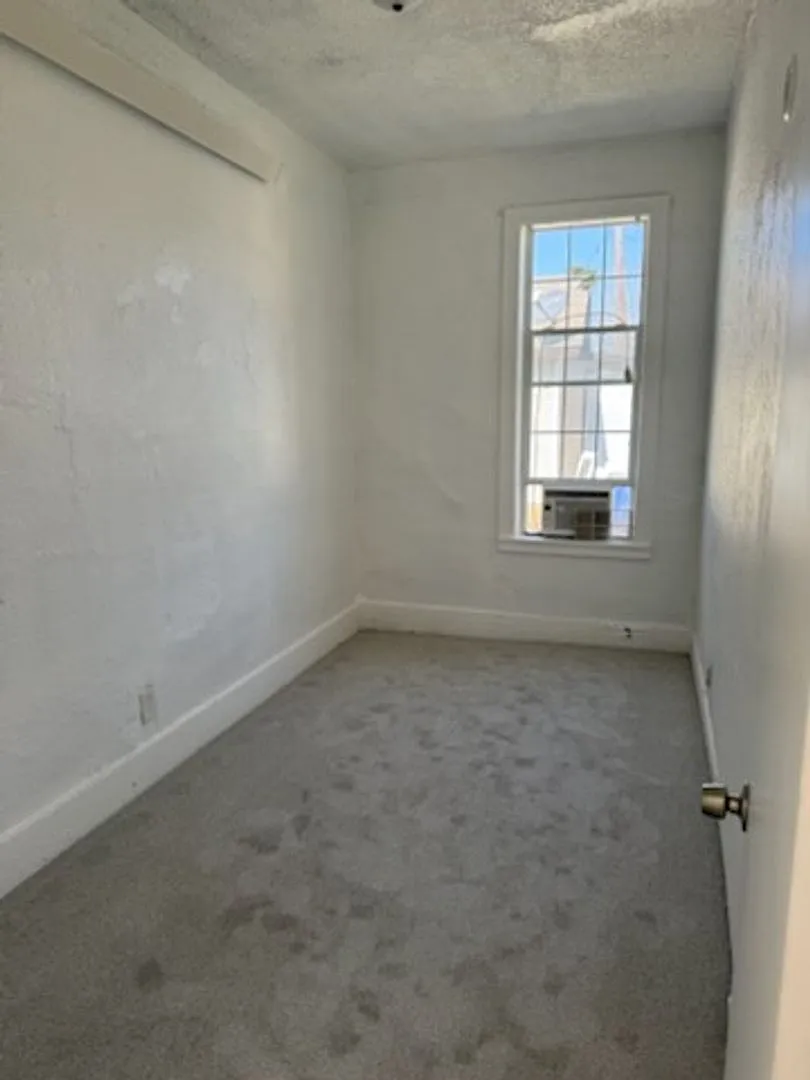 Cozy 2 Bed 1 Bath Home Move-In Ready — Photo 4