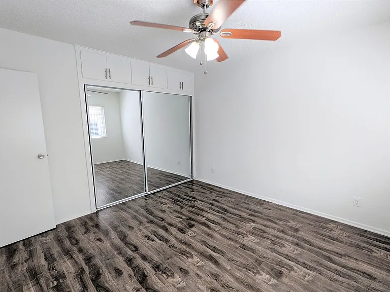 6566 Fountain Ave — Photo 8
