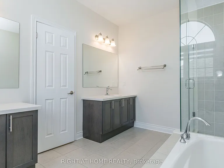 8 Monarch Dr — Photo 39