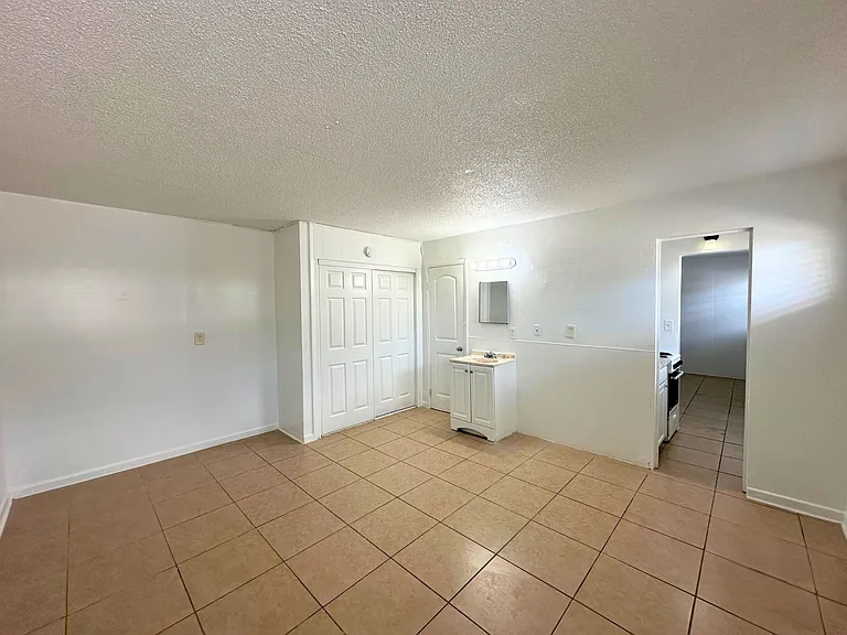 4611 South Congress Ave — Photo 12