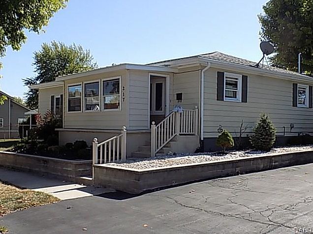 2nd image of 217 Tiffin St