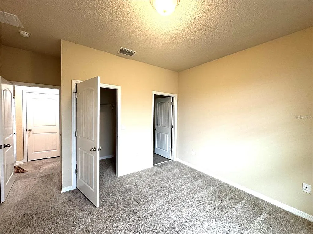 4 bed, 3.5 bath, 2477 sqft, $3,200 — Photo 4