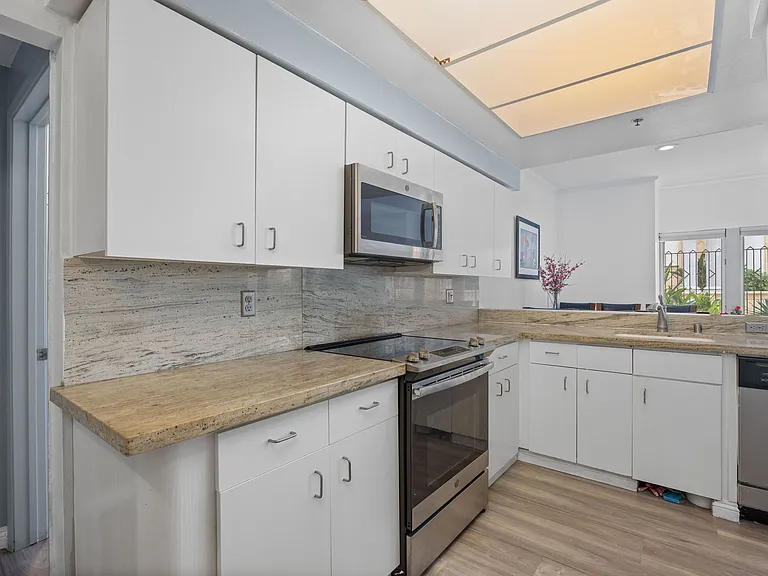 620 State St #123 — Photo 19