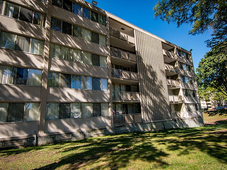 Heritage Park Apartments Building 4