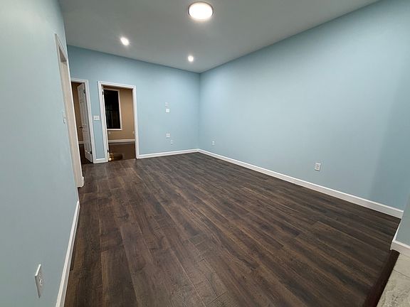 3rd image of 1327 Morrison Ave #3