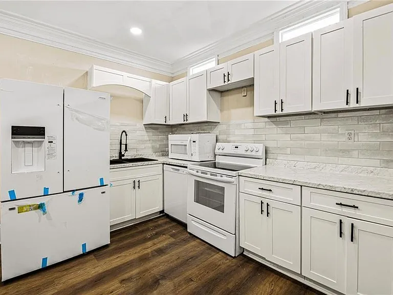 S Elizabeth Pl NW — Photo 5