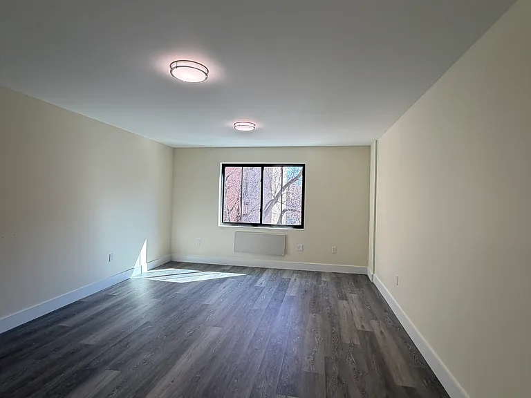 2512 Bronx Park E #G — Photo 8