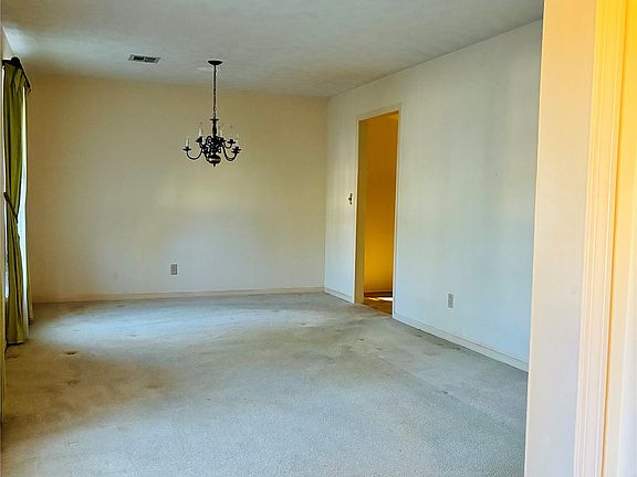 3rd image of 113 Christie Ln
