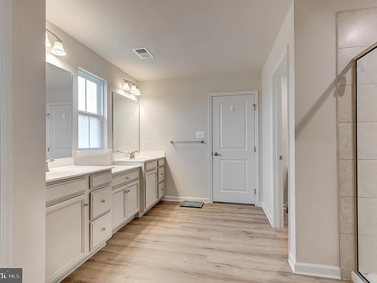 112 Sherman Way — Photo 31