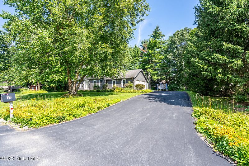 5th image of 17 Sugar Pine Road