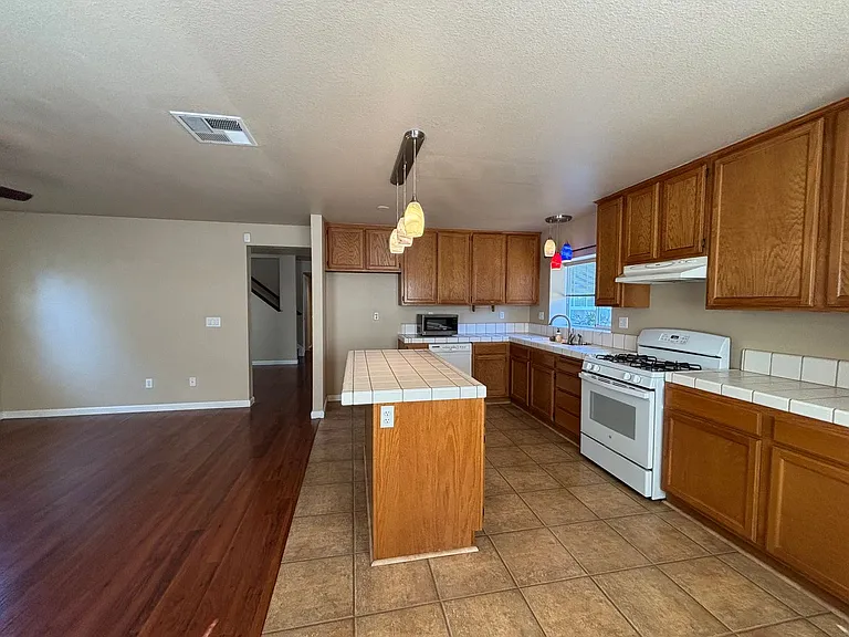 107 Mills Rd — Photo 15