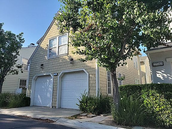 2nd image of 27047 Edgewater Ln