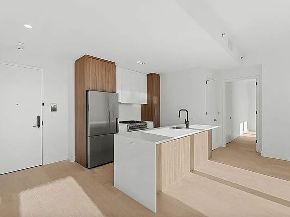 5th image of 224 W 124th St #1003