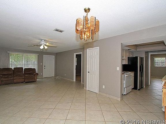 3rd image of 400 Patricia Dr